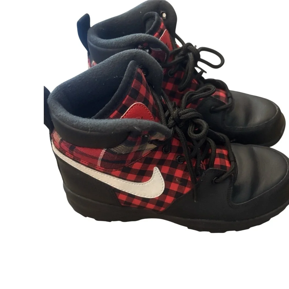 Nike Manoa LTR GS Black Red Buffalo Plaid Boots Kids‎ Size 3Y